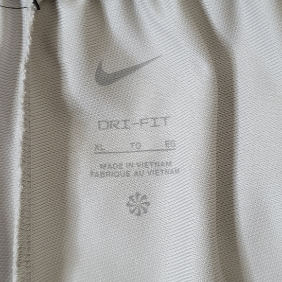* Nike Women's MidRise DriFIT Attack Foldover Training Shorts Light Grey Size XL - Picture 15 of 15